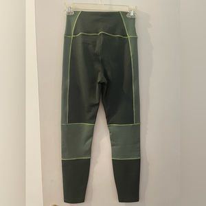Like New- Army Green Good American 7/8 leggings